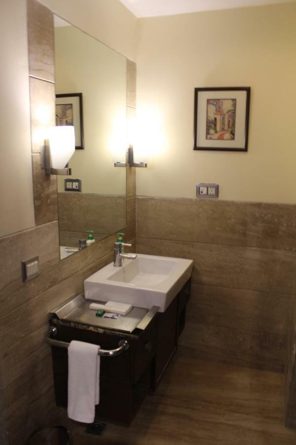 Royal Residence Iffco Chowk Gurgaon Esterno foto