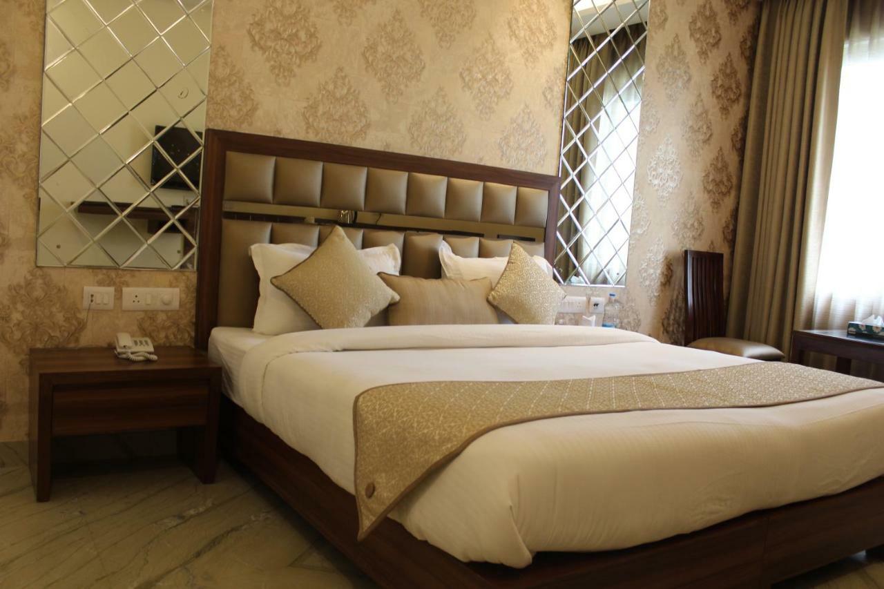 Royal Residence Iffco Chowk Gurgaon Esterno foto