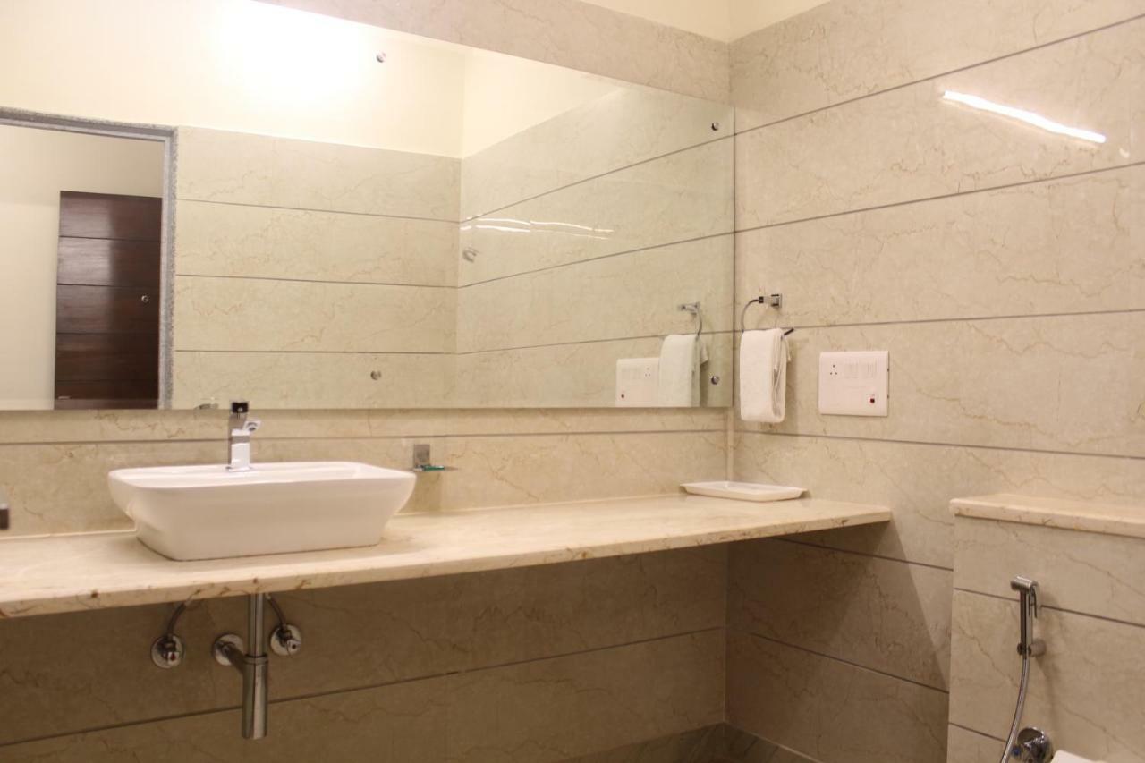 Royal Residence Iffco Chowk Gurgaon Esterno foto