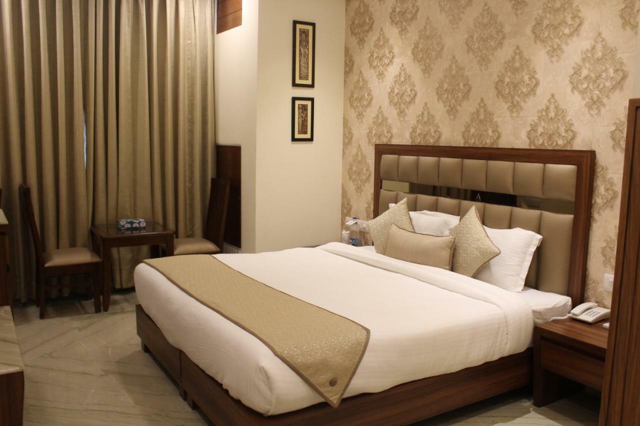 Royal Residence Iffco Chowk Gurgaon Esterno foto