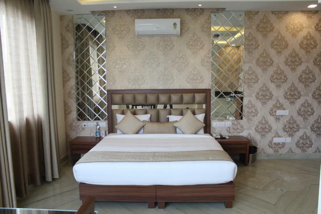 Royal Residence Iffco Chowk Gurgaon Esterno foto